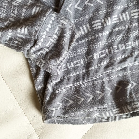 Jax & Lennon 🇨🇦 • Long Sleeved Hooded Top - Picture 2 of 6